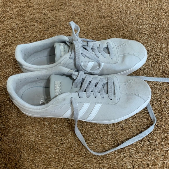 Women’s grey adidas shoes size 7.5 - Picture 2 of 6